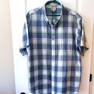 Men's Haggar button down plaid shirt. Very good condition.